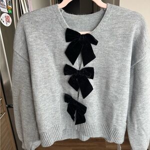 Commense Gray Sweater with Black Velvet Bows